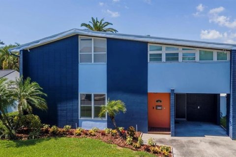 House in Tampa, Florida 3 bedrooms, 221.2 sq.m. № 1744435 - photo 1