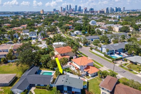 House in Tampa, Florida 3 bedrooms, 221.2 sq.m. № 1744435 - photo 2