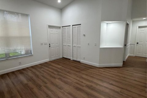 House in Weston, Florida 3 bedrooms, 142.33 sq.m. № 2428151 - photo 9