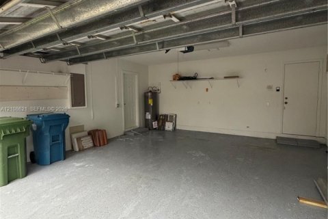 House in Weston, Florida 3 bedrooms, 142.33 sq.m. № 2428151 - photo 18