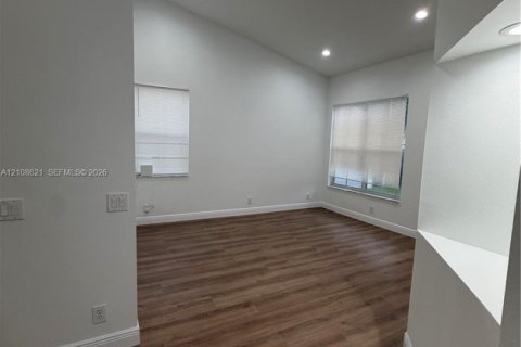 House in Weston, Florida 3 bedrooms, 142.33 sq.m. № 2428151 - photo 17
