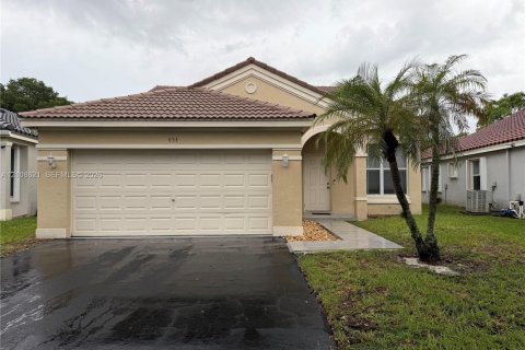House in Weston, Florida 3 bedrooms, 142.33 sq.m. № 2428151