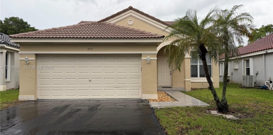 House in Weston, Florida 3 bedrooms, 142.33 sq.m. № 2428151