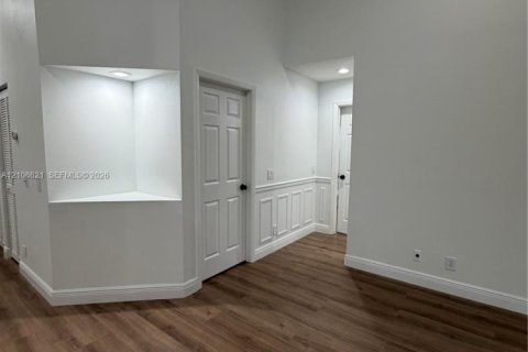 House in Weston, Florida 3 bedrooms, 142.33 sq.m. № 2428151 - photo 3