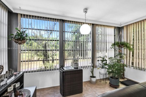 Купить кондоминиум в Тамарак, Флорида 2 спальни, 99.87м2, № 1768943 - фото 10