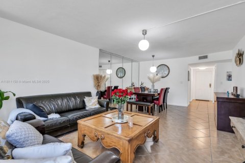 Купить кондоминиум в Тамарак, Флорида 2 спальни, 99.87м2, № 1768943 - фото 12