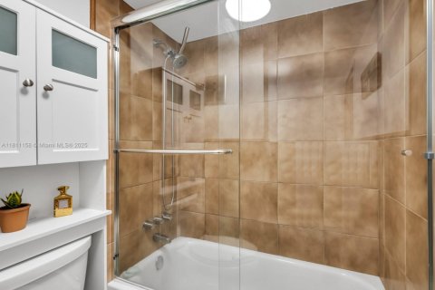 Купить кондоминиум в Тамарак, Флорида 2 спальни, 99.87м2, № 1768943 - фото 20