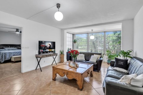 Купить кондоминиум в Тамарак, Флорида 2 спальни, 99.87м2, № 1768943 - фото 8