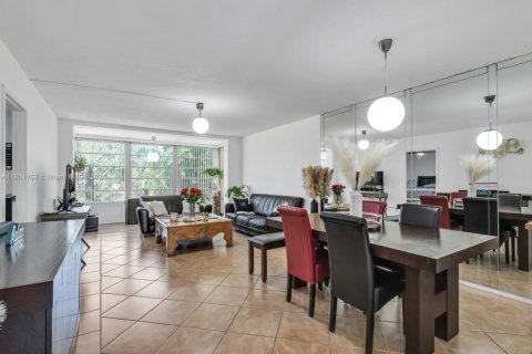 Купить кондоминиум в Тамарак, Флорида 2 спальни, 99.87м2, № 1768943 - фото 7