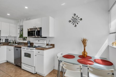 Купить кондоминиум в Тамарак, Флорида 2 спальни, 99.87м2, № 1768943 - фото 15