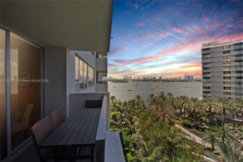 Copropriété à louer à Miami Beach, Floride: 2 chambres, 99.31 m2 № 2077191 - photo 1