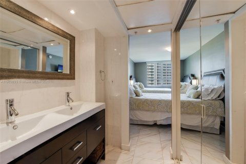 Copropriété à louer à Miami Beach, Floride: 2 chambres, 99.31 m2 № 2077191 - photo 13
