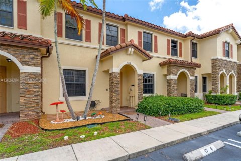 Touwnhouse à vendre à Homestead, Floride: 2 chambres, 113.71 m2 № 2084813 - photo 2