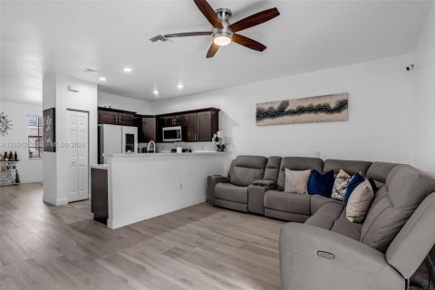 Touwnhouse à vendre à Homestead, Floride: 2 chambres, 113.71 m2 № 2084813 - photo 8
