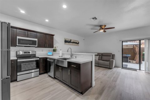 Touwnhouse à vendre à Homestead, Floride: 2 chambres, 113.71 m2 № 2084813 - photo 9