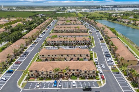 Touwnhouse à vendre à Homestead, Floride: 2 chambres, 113.71 m2 № 2084813 - photo 27