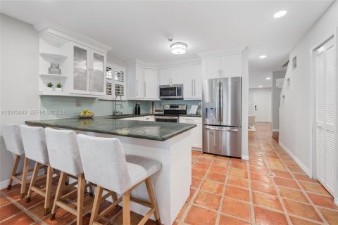 Touwnhouse à louer à Miami, Floride: 3 chambres, 160.72 m2 № 2076357 - photo 8