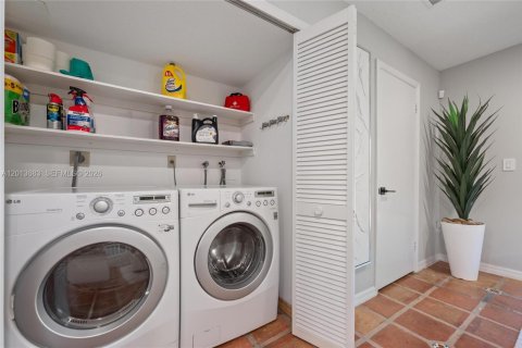 Touwnhouse à louer à Miami, Floride: 3 chambres, 160.72 m2 № 2076357 - photo 24