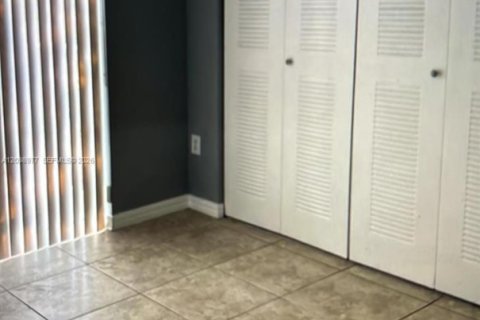 Condo in Miami, Florida, 1 bedroom  № 2182647 - photo 5