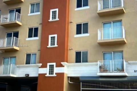 Condo in Miami, Florida, 1 bedroom  № 2182647 - photo 14