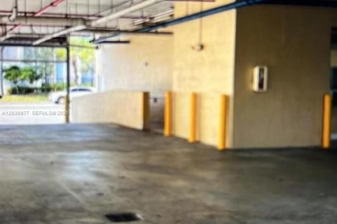 Condo in Miami, Florida, 1 bedroom  № 2182647 - photo 16
