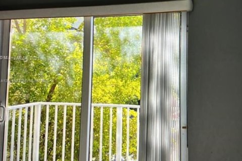 Condo in Miami, Florida, 1 bedroom  № 2182647 - photo 7