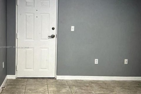Condo in Miami, Florida, 1 bedroom  № 2182647 - photo 10