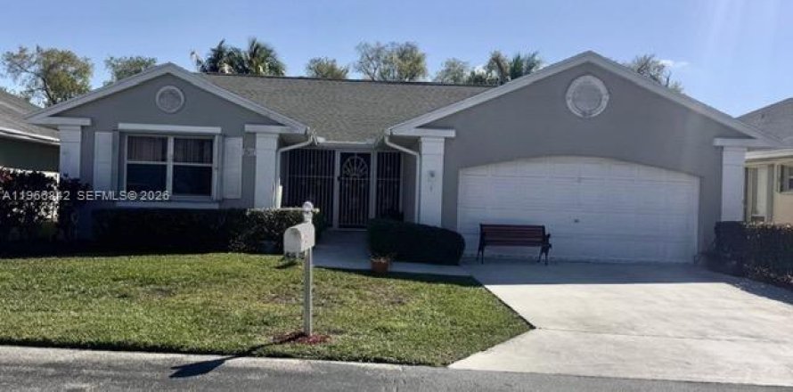 House in Homestead, Florida 3 bedrooms, 143.81 sq.m. № 2031940