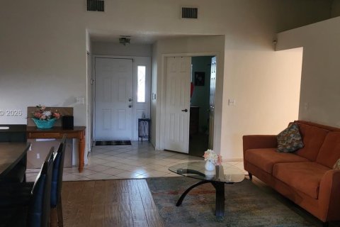 House in Homestead, Florida 3 bedrooms, 143.81 sq.m. № 2031940 - photo 2