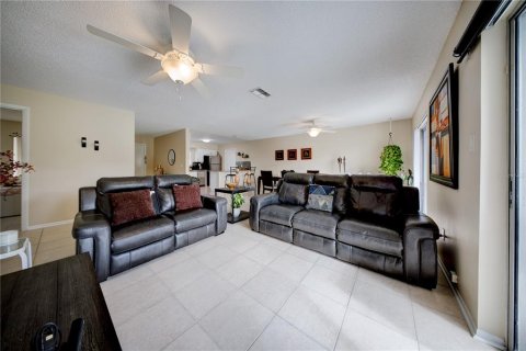 Villa ou maison à vendre à Orlando, Floride: 2 chambres, 121.89 m2 № 2142118 - photo 13