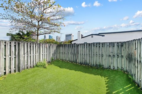 Townhouse in Fort Lauderdale, Florida 3 bedrooms, 150.97 sq.m. № 1059141 - photo 1