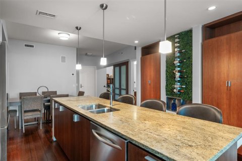 Condo in Tampa, Florida, 2 bedrooms  № 1543524 - photo 25