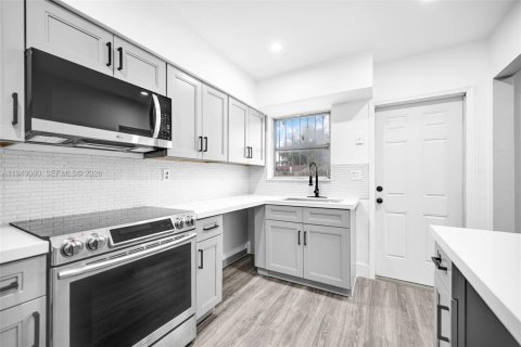 Снять в аренду квартиру в Майами, Флорида 4 спальни, 134.71м2, № 2005088 - фото 28