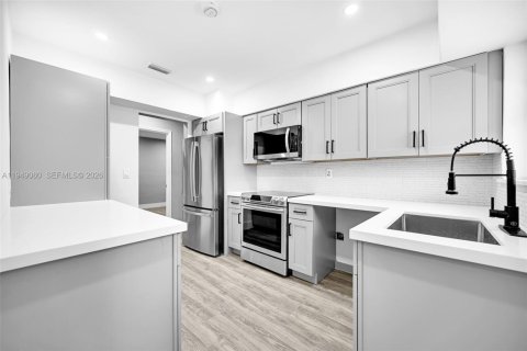 Снять в аренду квартиру в Майами, Флорида 4 спальни, 134.71м2, № 2005088 - фото 2