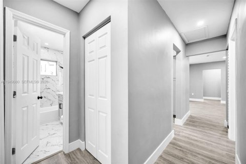 Снять в аренду квартиру в Майами, Флорида 4 спальни, 134.71м2, № 2005088 - фото 27