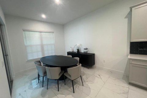 Casa en alquiler en Kissimmee, Florida, 4 dormitorios, 339.93 m2 № 1829209 - foto 6