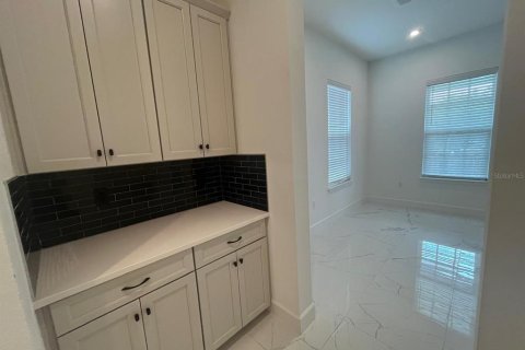 Casa en alquiler en Kissimmee, Florida, 4 dormitorios, 339.93 m2 № 1829209 - foto 12