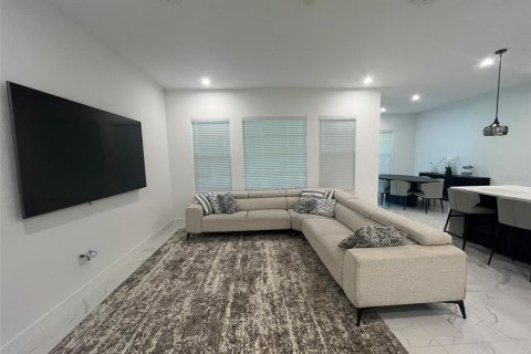 Casa en alquiler en Kissimmee, Florida, 4 dormitorios, 339.93 m2 № 1829209 - foto 8