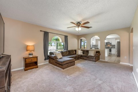 House in Sanford, Florida 5 bedrooms, 209.03 sq.m. № 1792825 - photo 9