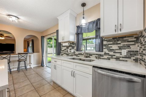 House in Sanford, Florida 5 bedrooms, 209.03 sq.m. № 1792825 - photo 5