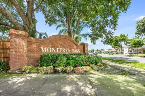 House in Sanford, Florida 5 bedrooms, 209.03 sq.m. № 1792825 - photo 2