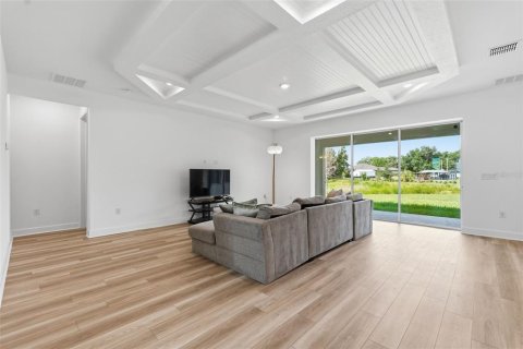 House in Plant City, Florida 5 bedrooms, 356.28 sq.m. № 2108021 - photo 10