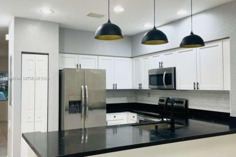 Adosado en alquiler en Miramar, Florida, 3 dormitorios № 2066114 - foto 5