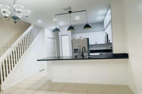 Adosado en alquiler en Miramar, Florida, 3 dormitorios № 2066114 - foto 12