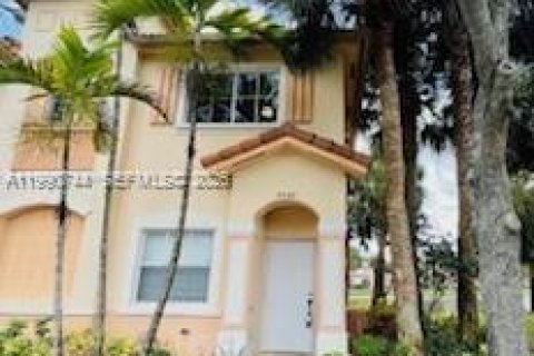 Adosado en alquiler en Miramar, Florida, 3 dormitorios № 2066114 - foto 8