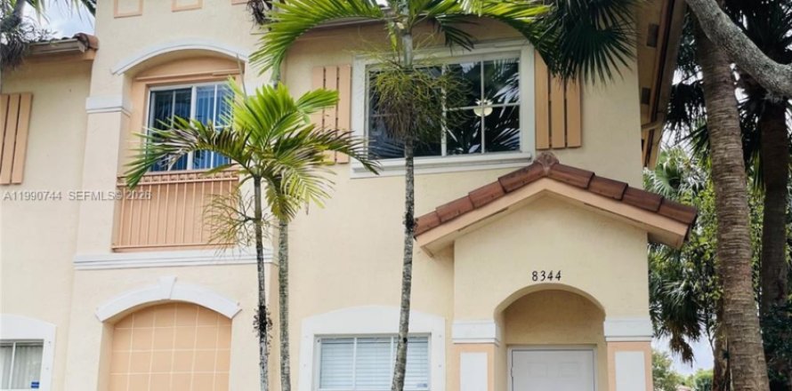 Adosado en Miramar, Florida 3 dormitorios № 2066114