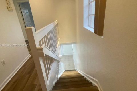 Adosado en alquiler en Miramar, Florida, 3 dormitorios № 2066114 - foto 10