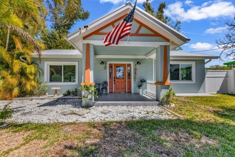 House in Englewood, Florida 3 bedrooms, 96.62 sq.m. № 2212446