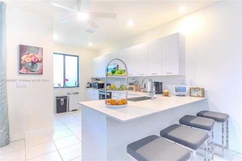 Townhouse in URBANA in Doral, Florida 3 bedrooms, 219.81 sq.m. № 1811239 - photo 13