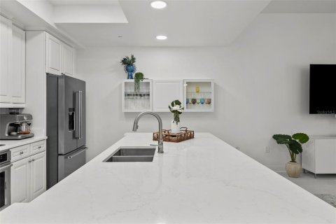 Condo in Tampa, Florida, 2 bedrooms  № 1767217 - photo 6